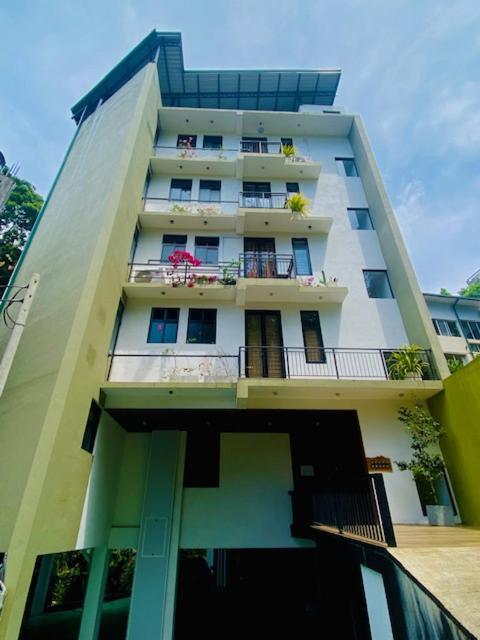 'Kandy Lake Round Apartment Экстерьер фото